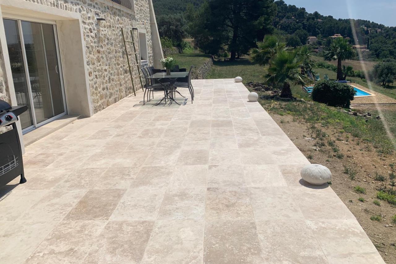 La Venturonne Appartement Neuf Rez De Jardin 45 M2 Vue Mer Et Vignes 10 Mn Des Plages Le Beausset Luaran gambar