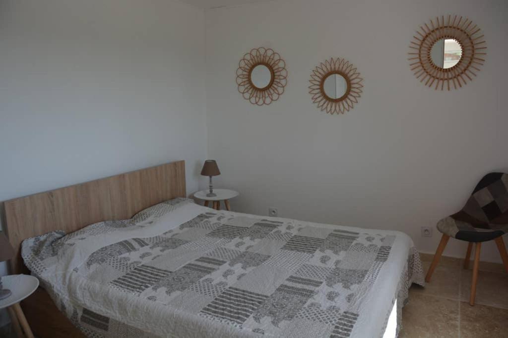 La Venturonne Appartement Neuf Rez De Jardin 45 M2 Vue Mer Et Vignes 10 Mn Des Plages Le Beausset Luaran gambar
