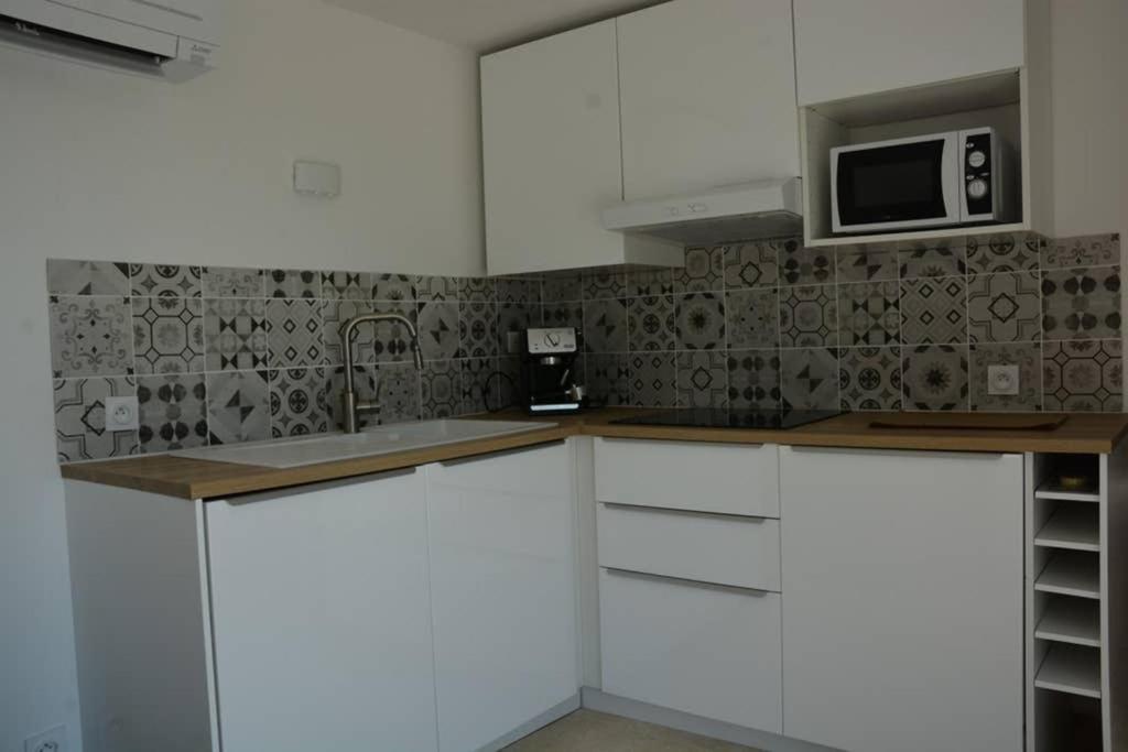La Venturonne Appartement Neuf Rez De Jardin 45 M2 Vue Mer Et Vignes 10 Mn Des Plages Le Beausset Luaran gambar