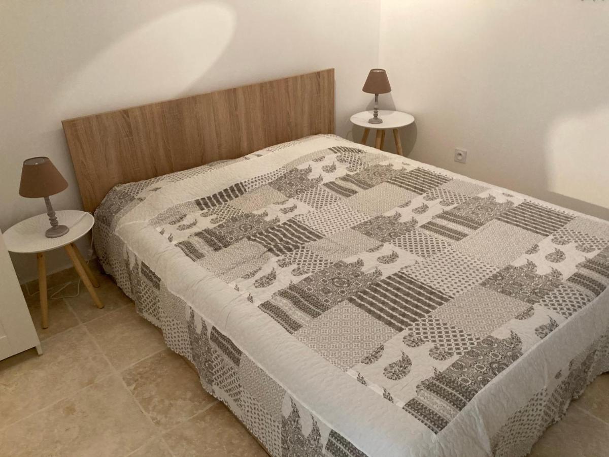 La Venturonne Appartement Neuf Rez De Jardin 45 M2 Vue Mer Et Vignes 10 Mn Des Plages Le Beausset Luaran gambar